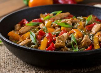 Kuracie Kung Pao. Foto - Freepik